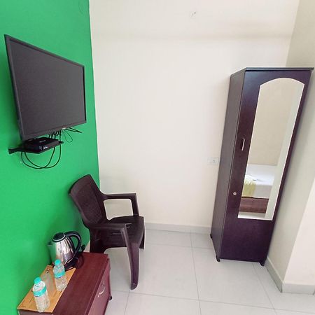 Green Tree Hotel-Near Vfs Global And Ramee Mall 첸나이 외부 사진