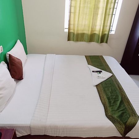 Green Tree Hotel-Near Vfs Global And Ramee Mall 첸나이 외부 사진