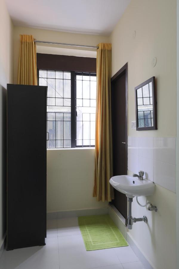 Green Tree Hotel-Near Vfs Global And Ramee Mall 첸나이 외부 사진