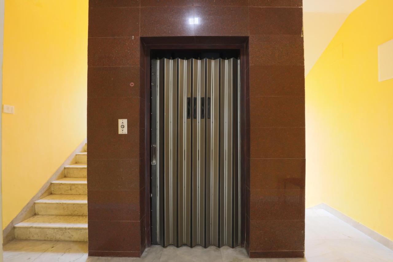 Green Tree Hotel-Near Vfs Global And Ramee Mall 첸나이 외부 사진