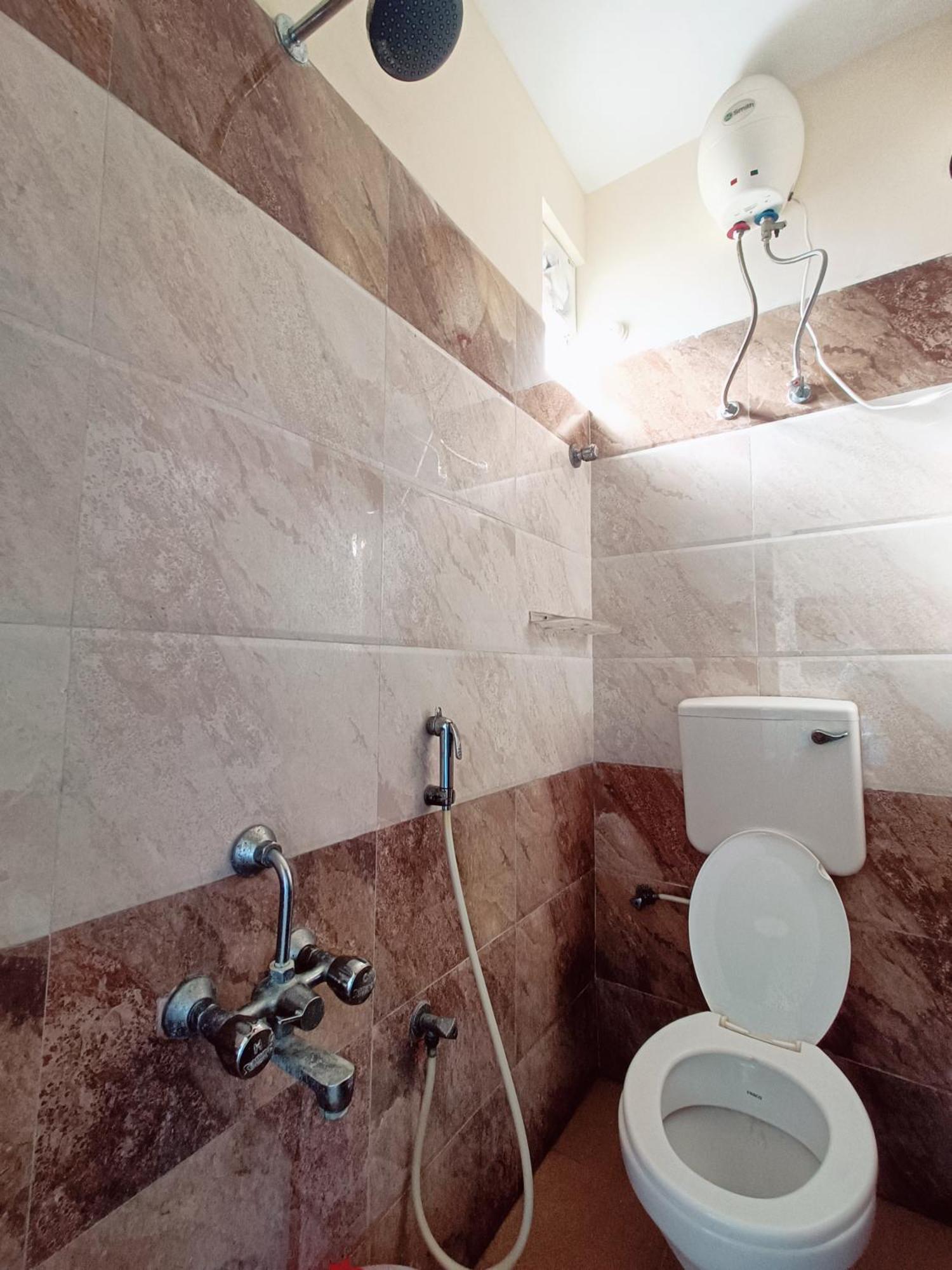 Green Tree Hotel-Near Vfs Global And Ramee Mall 첸나이 외부 사진
