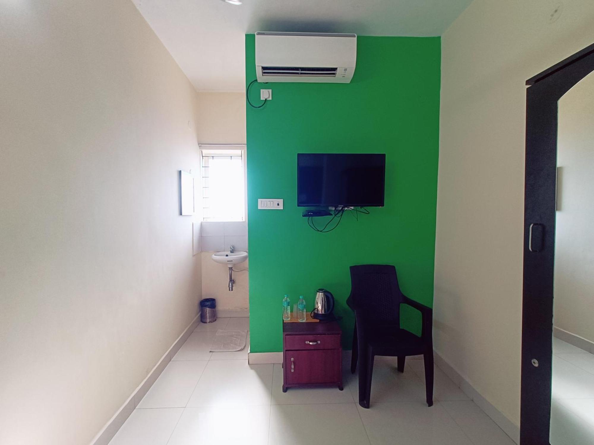 Green Tree Hotel-Near Vfs Global And Ramee Mall 첸나이 외부 사진