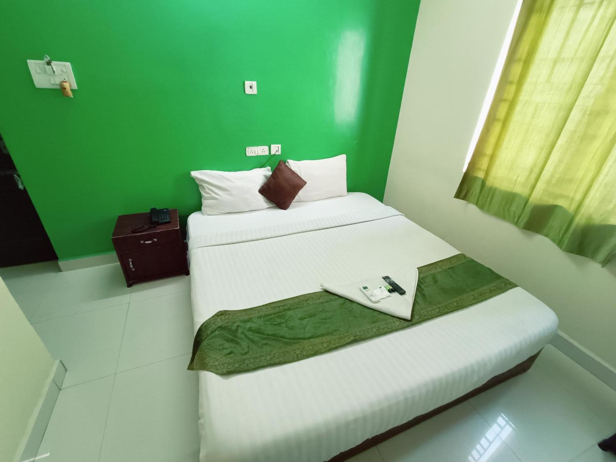 Green Tree Hotel-Near Vfs Global And Ramee Mall 첸나이 외부 사진