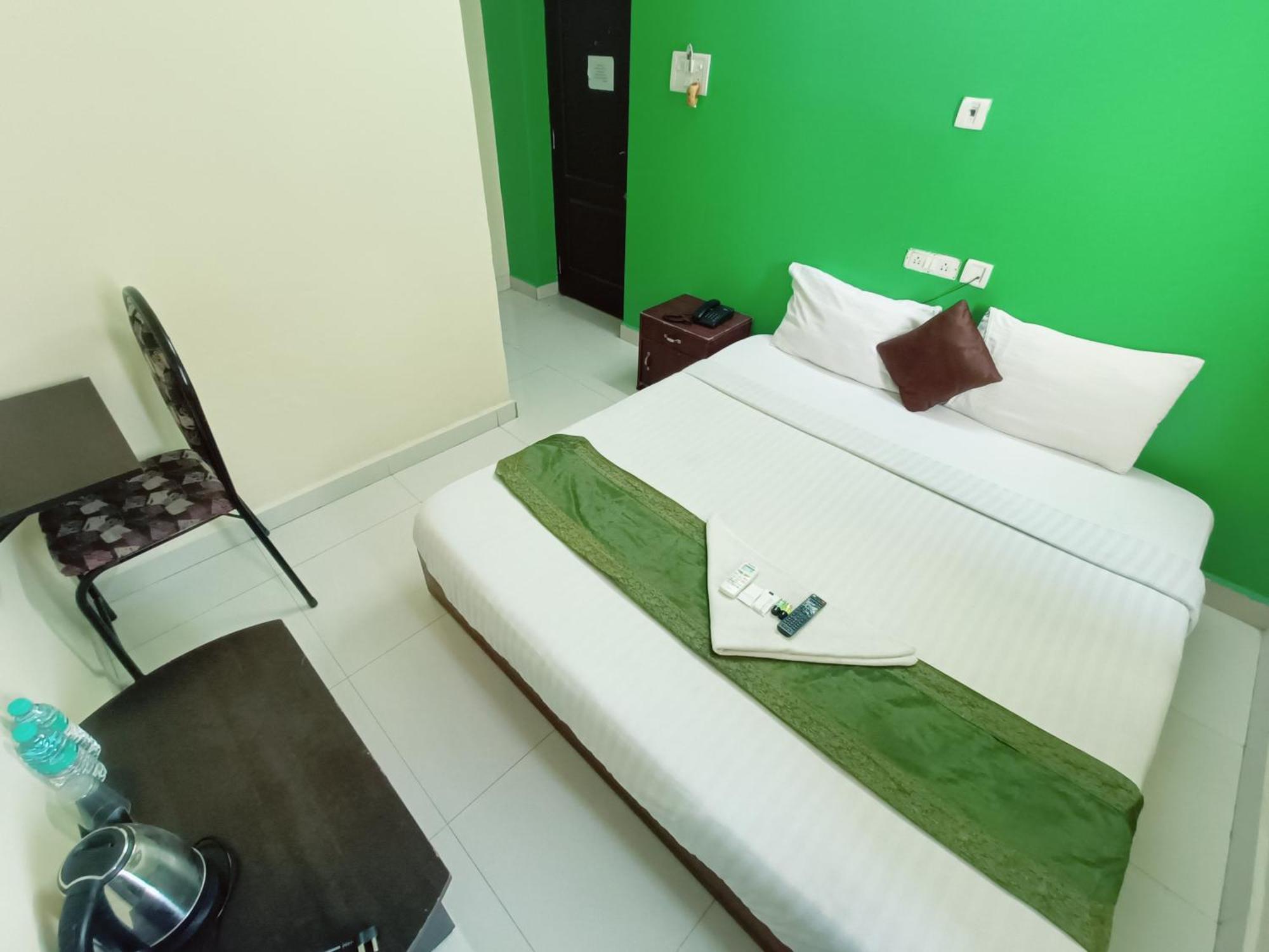 Green Tree Hotel-Near Vfs Global And Ramee Mall 첸나이 외부 사진