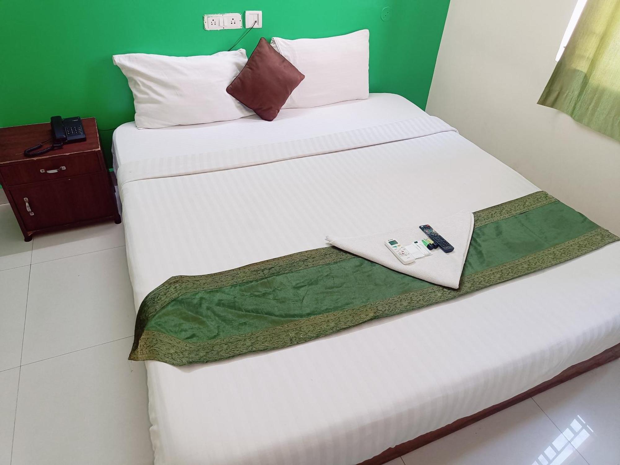 Green Tree Hotel-Near Vfs Global And Ramee Mall 첸나이 외부 사진
