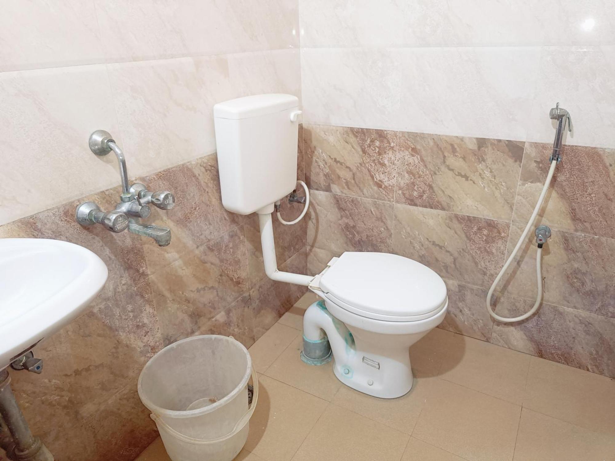 Green Tree Hotel-Near Vfs Global And Ramee Mall 첸나이 외부 사진